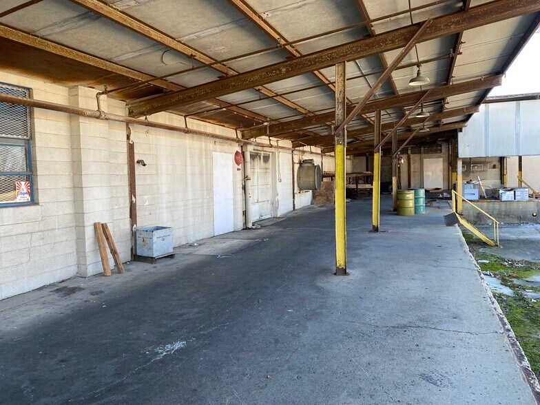 More Photos Of 245 Erie St, Huntington Industrial For Sale