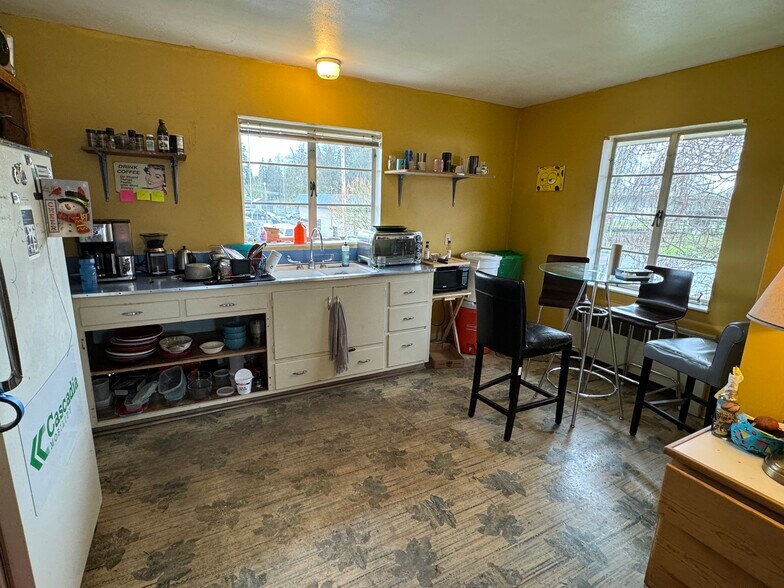 More Photos Of 455 W 1st Ave, Eugene Freestanding For Sale