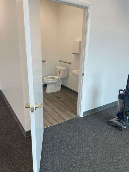 More Photos Of 2860 W State Road 84, Fort Lauderdale Office For Lease