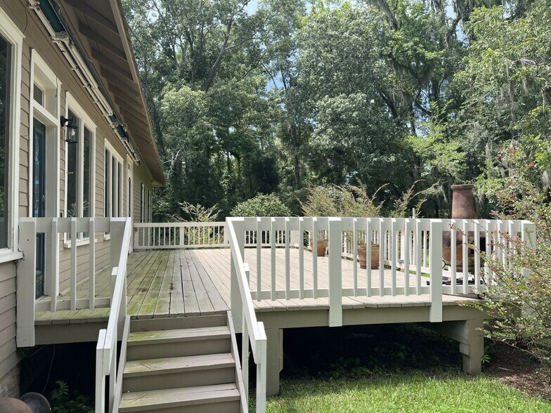 More Photos Of 1862 LA-22, Madisonville Specialty For Sale