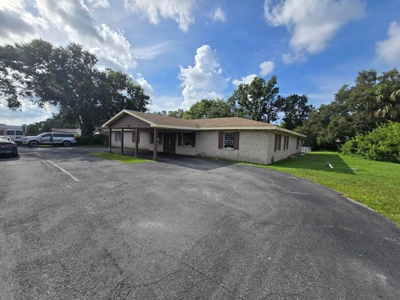 More Photos Of 8810 W Norfolk St, Tampa Schools For Sale