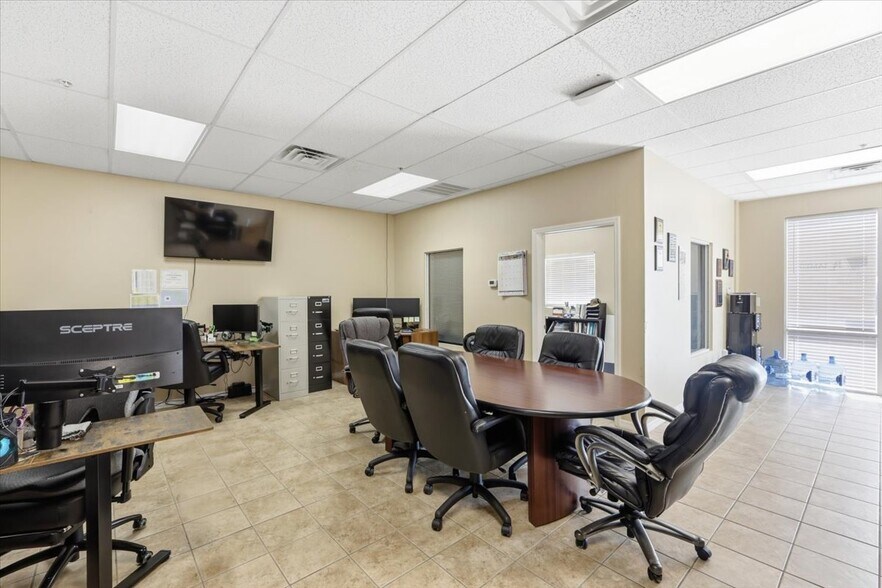 More Photos Of 1220 Biscayne Blvd, Deland Warehouse For Lease