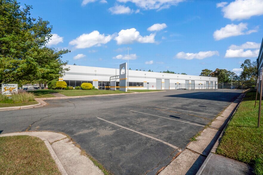 More Photos Of 8197 Euclid Ct, Manassas Park Warehouse For Lease