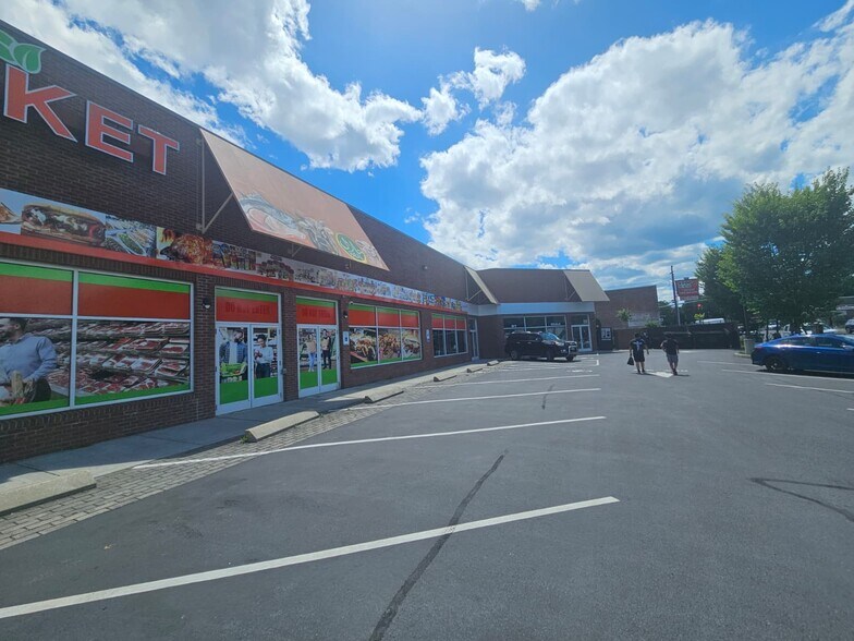 More Photos Of 937 State St, Bridgeport Storefront For Sale