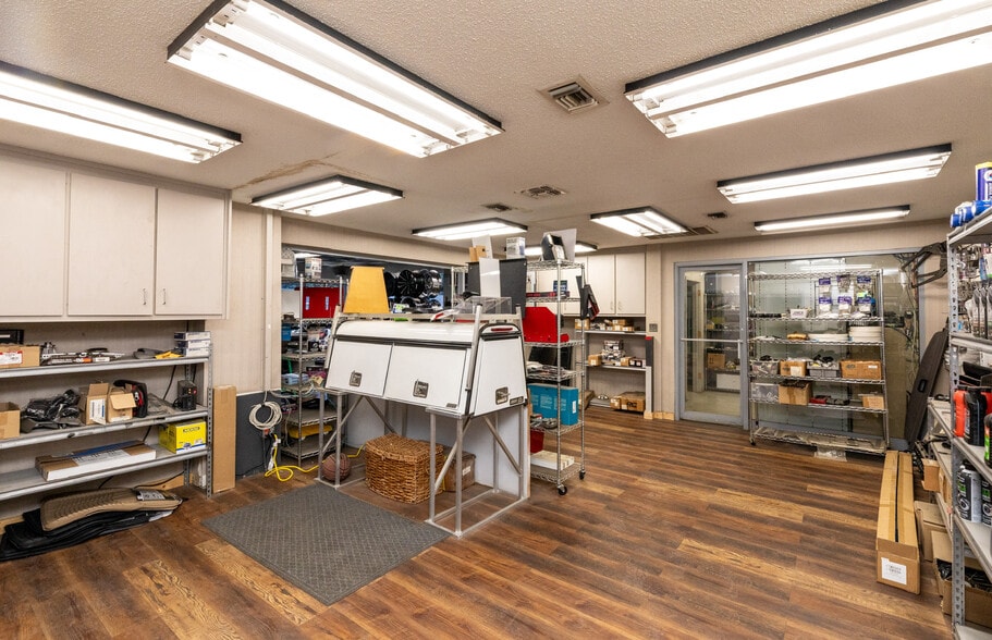 More Photos Of 447 Ossie Davis Pky, Waycross Auto Dealership For Sale