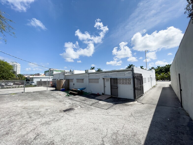 More Photos Of 901 NE 79th St, Miami Office For Lease