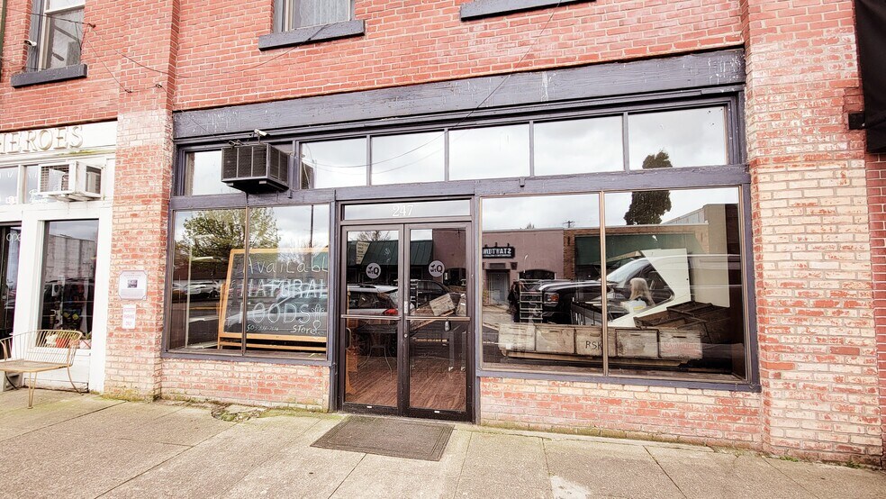 More Photos Of 239 N 3rd Ave, Stayton Convenience Store For Lease