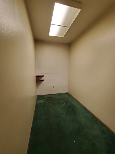 More Photos Of 1343-1353 W Main St, Merced General Retail For Sale