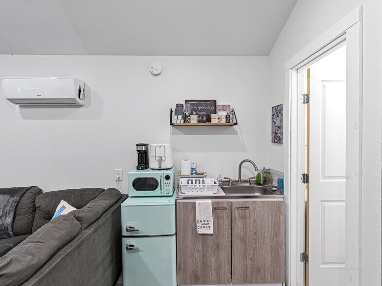 More Photos Of 11201 County Road 203, Plantersville Specialty For Sale