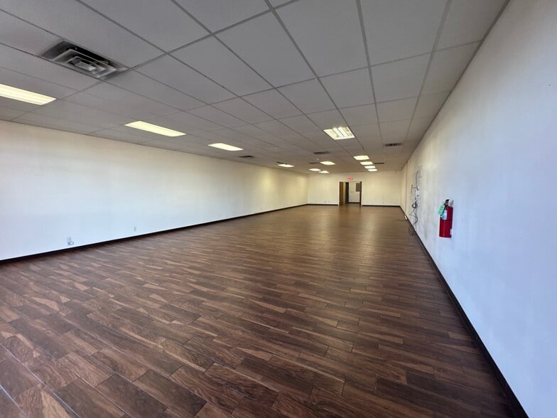 More Photos Of 812 N Thompson St, Springdale Unknown For Lease