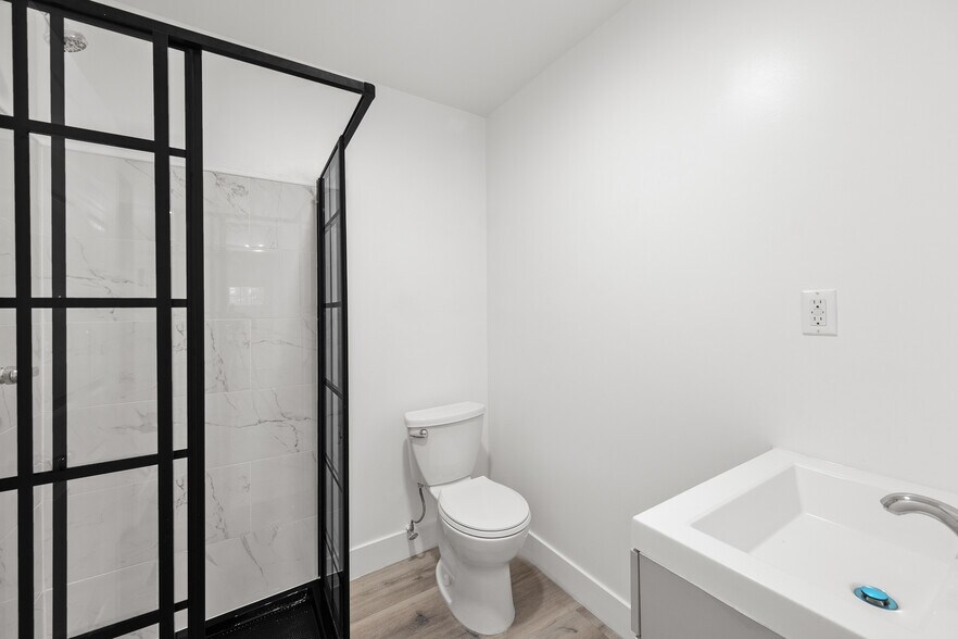 More Photos Of 8710 Sherwood Dr, West Hollywood Multifamily For Sale