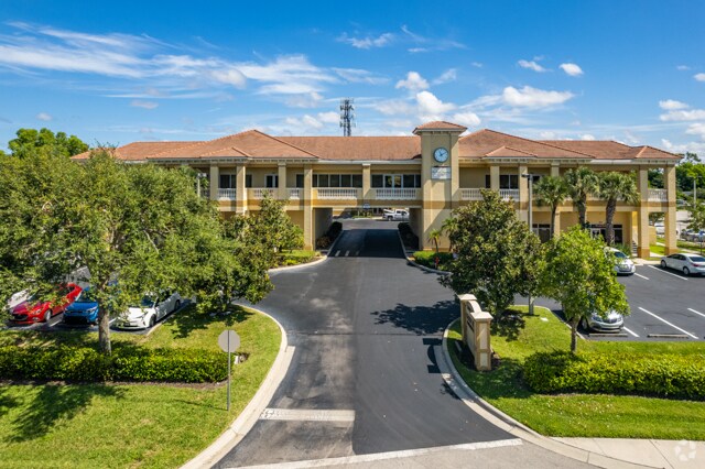 More Photos Of 3415 Radio Rd, Naples Office For Sale