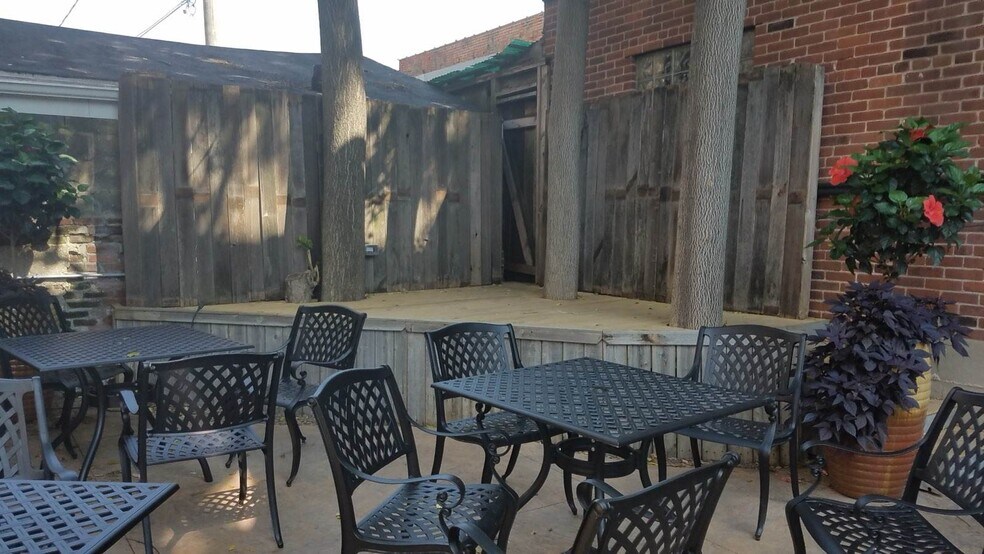 More Photos Of 104 N 6th St, Quincy Restaurant For Lease