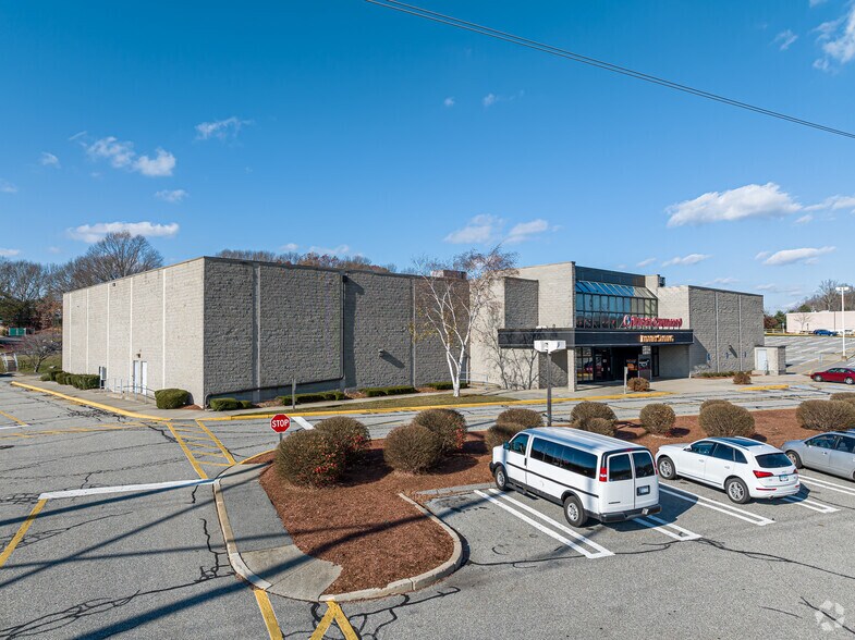 More Photos Of 167 Waterford N Pky, Waterford Unknown For Lease