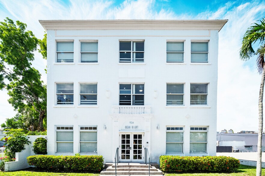 More Photos Of 924 Marseille Dr, Miami Beach Apartments For Sale