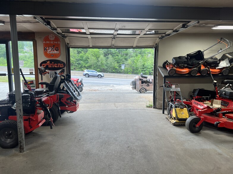 More Photos Of 71 Worcester Road, Charlton Auto Dealership For Sale