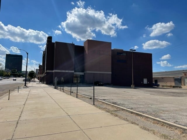 More Photos Of 235 S Kansas Ave, Topeka Office For Sale
