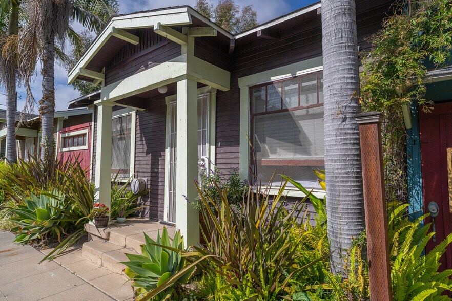 More Photos Of 2008-2020 Strongs Dr, Venice Apartments For Sale