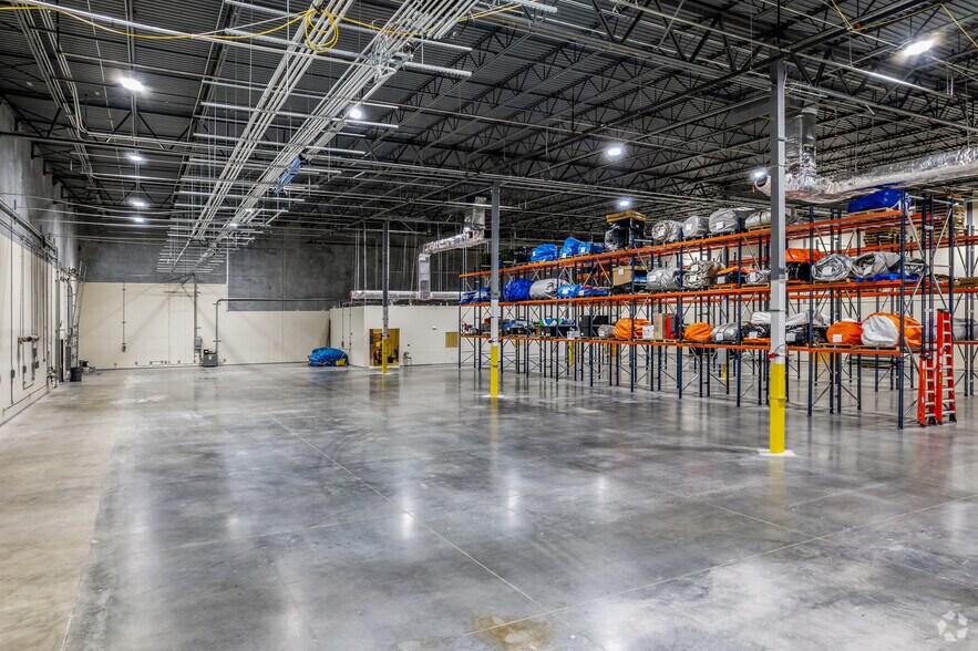More Photos Of 2511 Corporate Way, Palmetto Light Distribution For Lease