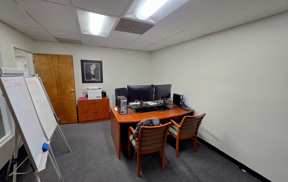 More Photos Of 9795 Cabrini Dr, Burbank Loft Creative Space For Lease