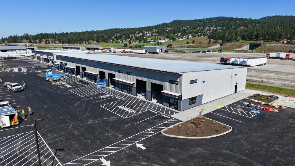 More Photos Of 4524 N Barker Rd, Spokane Valley Showroom For Lease