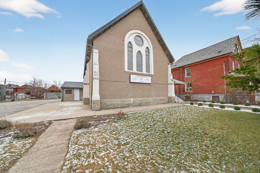 More Photos Of 50 Earl St, Hamilton Daycare Center For Sale