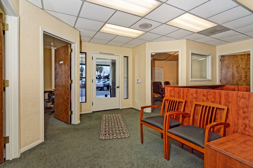 More Photos Of 1760 S Escondido Blvd, Escondido Office For Lease