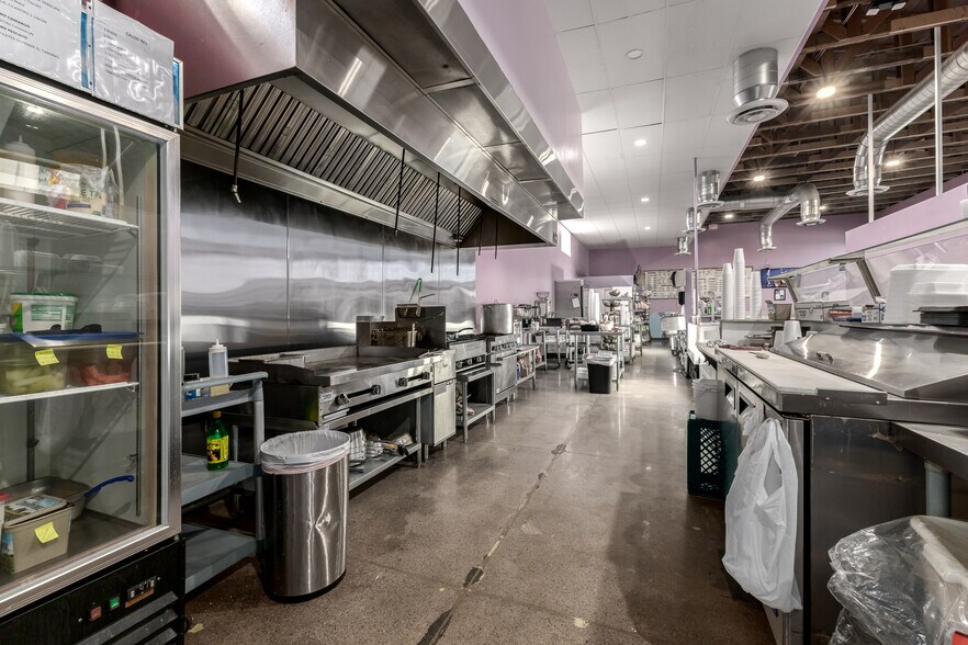 More Photos Of 2533 N 16th St, Phoenix Showroom For Sale