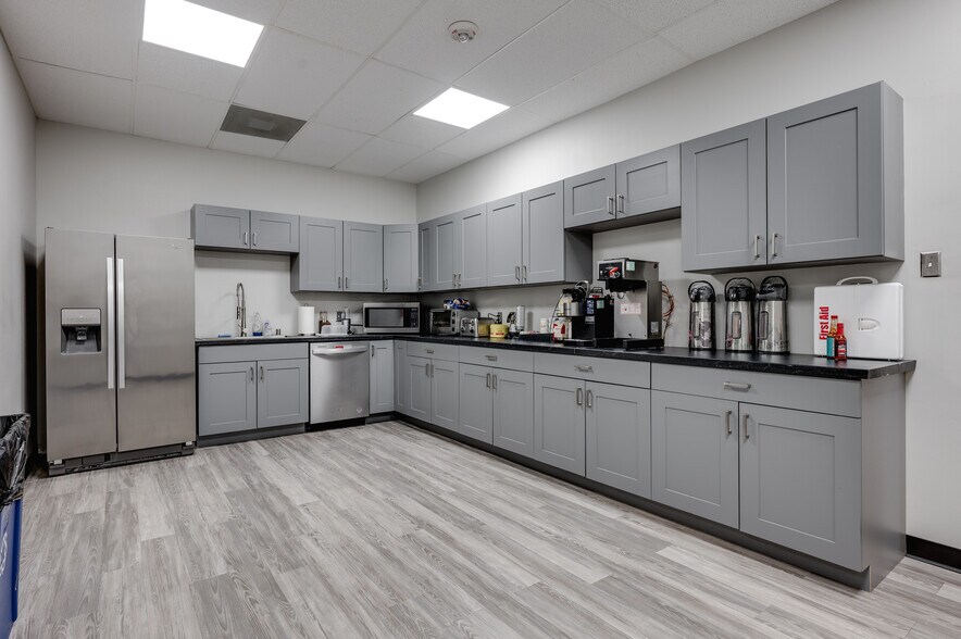 More Photos Of 14665 Midway Rd, Addison Office For Lease