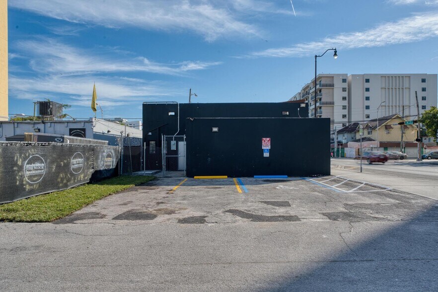 More Photos Of 801 SW 1st St, Miami Freestanding For Sale
