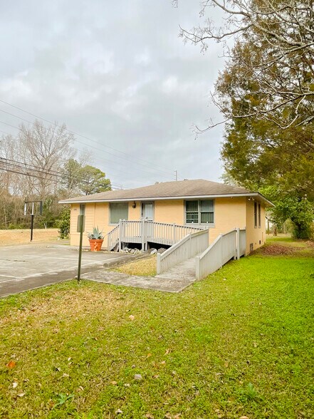 More Photos Of 5940 Hodges Dr, Columbus Office Residential For Sale