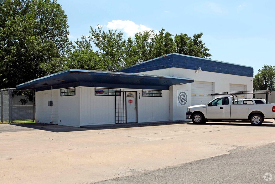 More Photos Of 527 S 3rd St, Chickasha Light Manufacturing For Sale