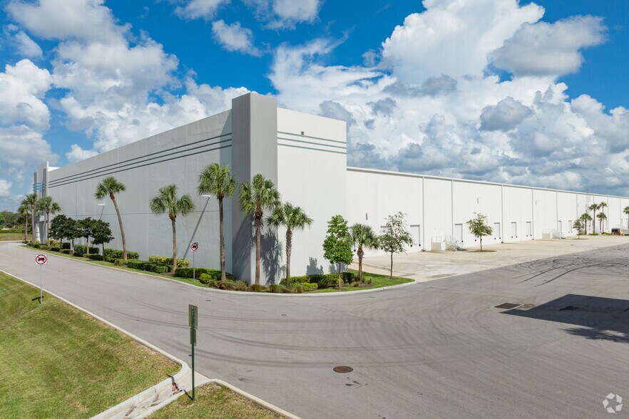 More Photos Of 1240-1270 NE 48th St, Pompano Beach Unknown For Lease