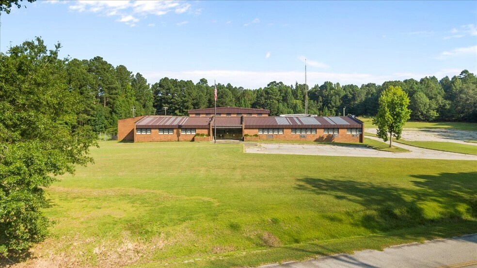 More Photos Of 704 State Road S-13-680, Jefferson Manufacturing For Lease