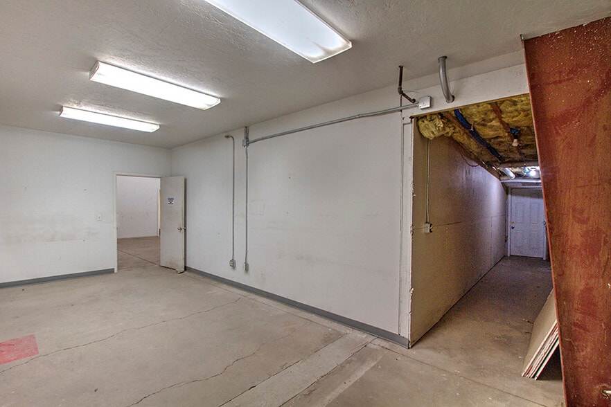 More Photos Of 225 West St, Evanston Light Manufacturing For Sale