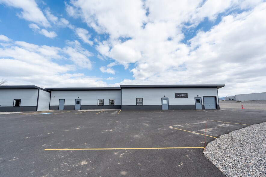 More Photos Of 255 Garden Dr, Bozeman Flex For Lease