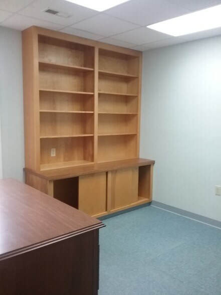 More Photos Of 9506 Hospital Ave, Nassawadox Medical For Sale