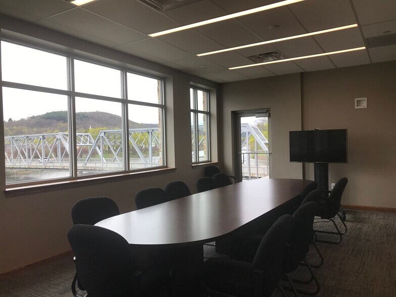 More Photos Of 139 W Market St, Clearfield Flex For Lease