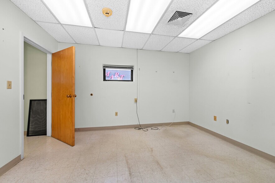 More Photos Of 52 Sharon St, Malden Office For Lease