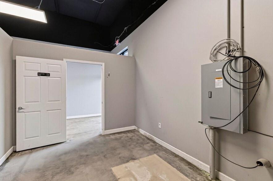 More Photos Of 1557 Pooler Pky, Pooler Storefront Retail Office For Lease