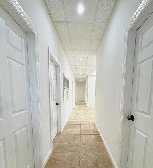 More Photos Of 3160 N 46th Ave, Saint Petersburg Warehouse For Sale