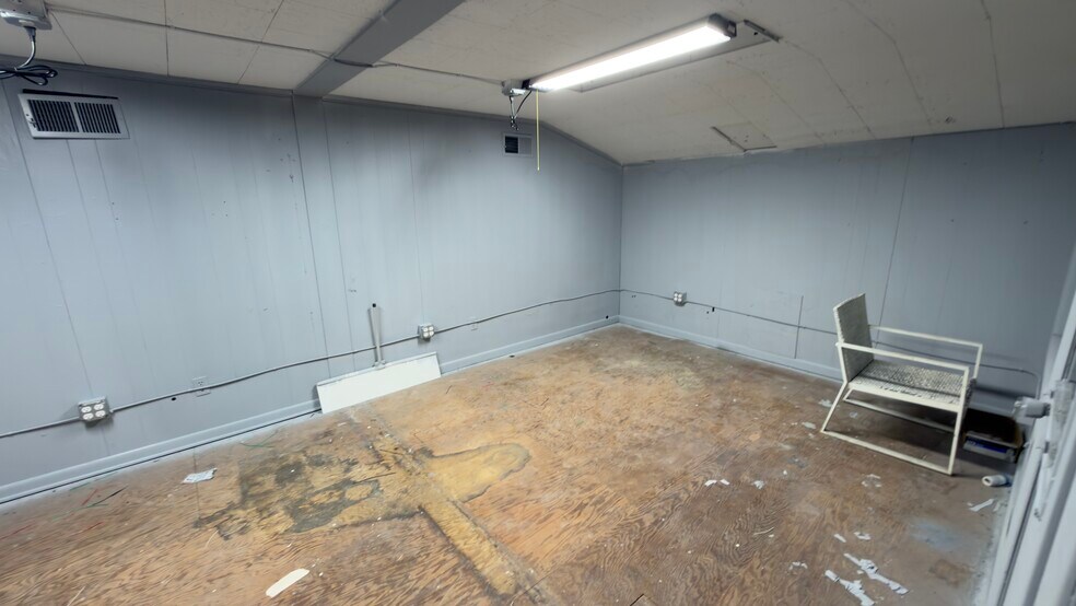 More Photos Of 2800 Delano St, Pensacola Warehouse For Lease