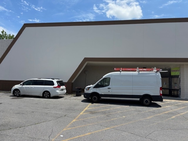 More Photos Of 2518 E Walnut Ave, Dalton Freestanding For Lease