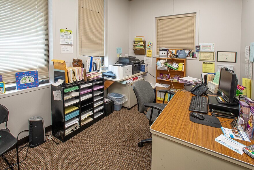 More Photos Of 267 Locust St, Northampton Office For Lease