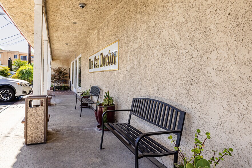 More Photos Of 26055 Bouquet Canyon Rd, Santa Clarita Veterinarian Kennel For Sale