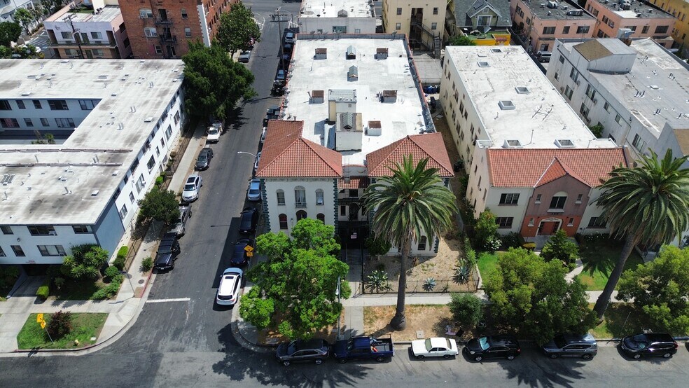 More Photos Of 2910 Leeward Ave, Los Angeles Apartments For Sale