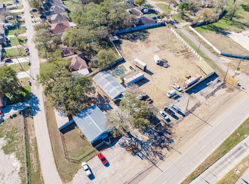 More Photos Of 12540 C F Hawn Fwy, Dallas Warehouse For Lease