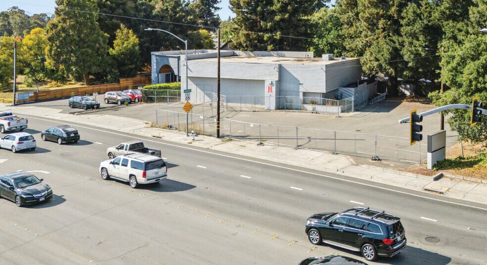 More Photos Of 131 College Ave, Santa Rosa Auto Repair For Sale