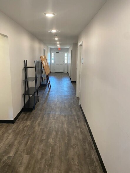 More Photos Of 224 Commerce Dr, Brandon Office For Sale