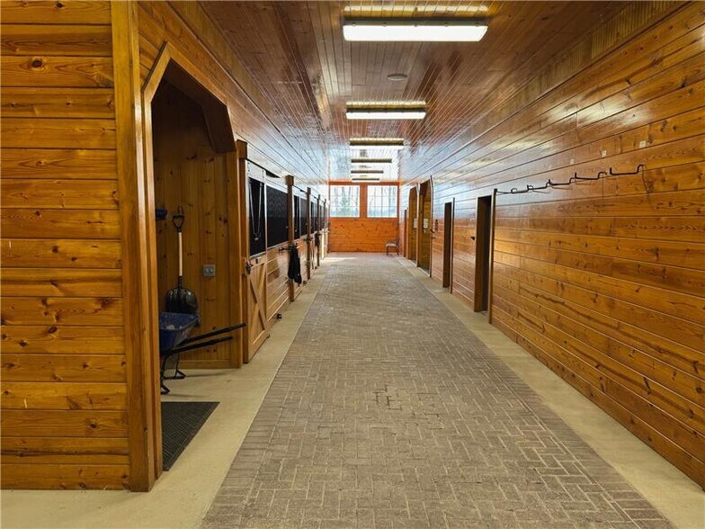 More Photos Of 115 Hilltop Dr, Phoenix Sports And Entertainment For Sale